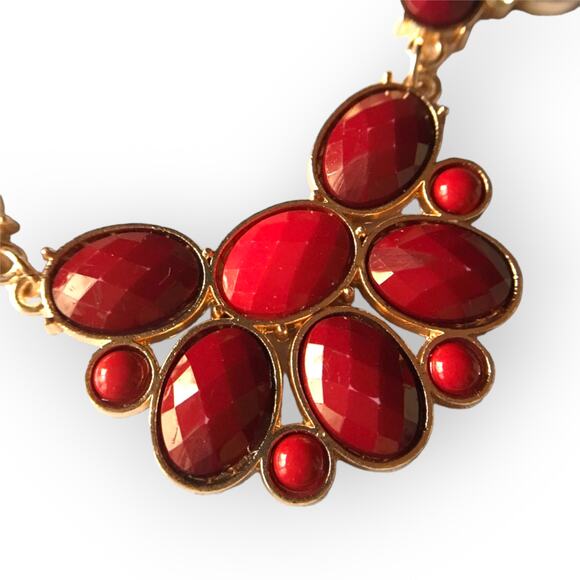 ELLEN TRACY gold tone red accent necklace set - Picture 1 of 10